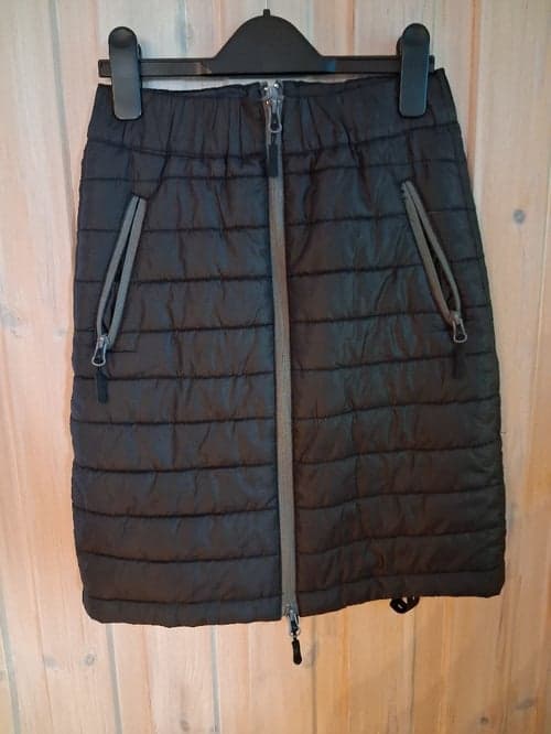 Bild av Svart ridkjol från Active riding wear