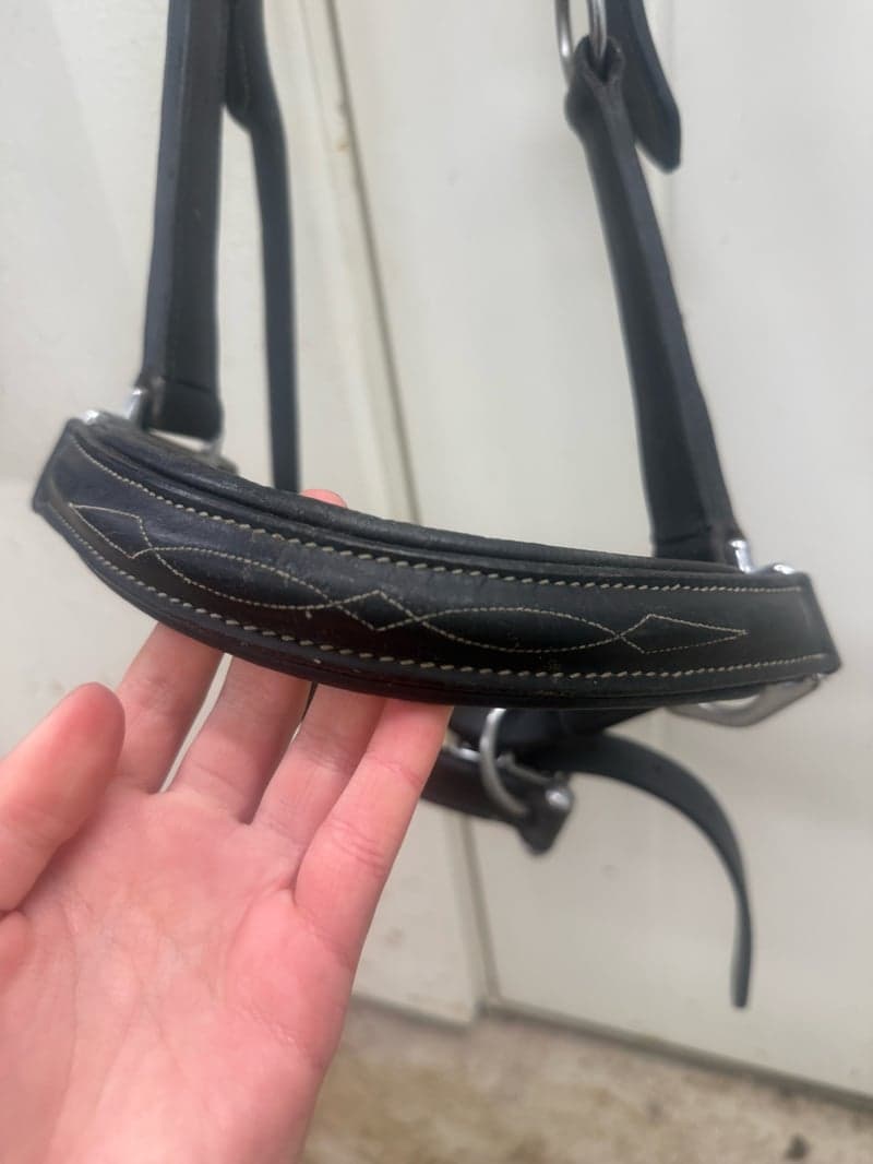 Image 2 of Svart läder grimma med snygga sydda detaljer