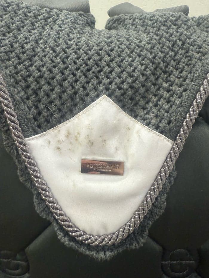 Media 8 av JULKLAPPSTIPS!🎅Mörkgrått hoppschabrak med huva från Equestrian Stockholm, strl PONNY 