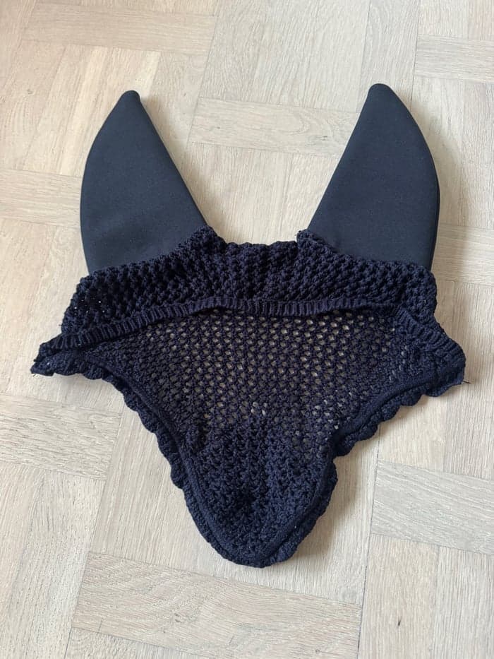 Media 3 of Marinblå ES-huva med vaddering 