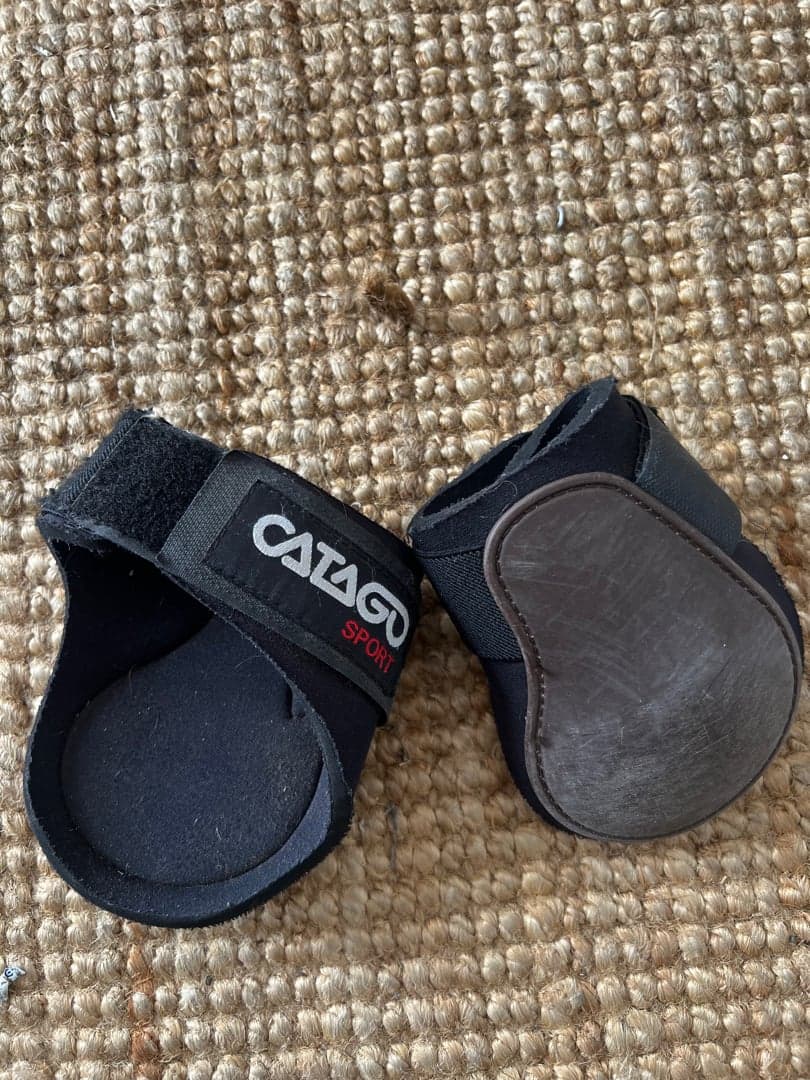 Bild 1 av Bruna kotskydd från Catago 