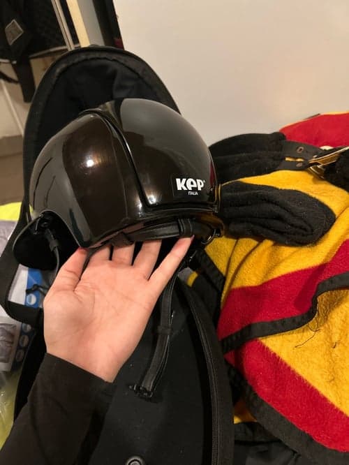 Bild av Svart hjälm från KEP Italia