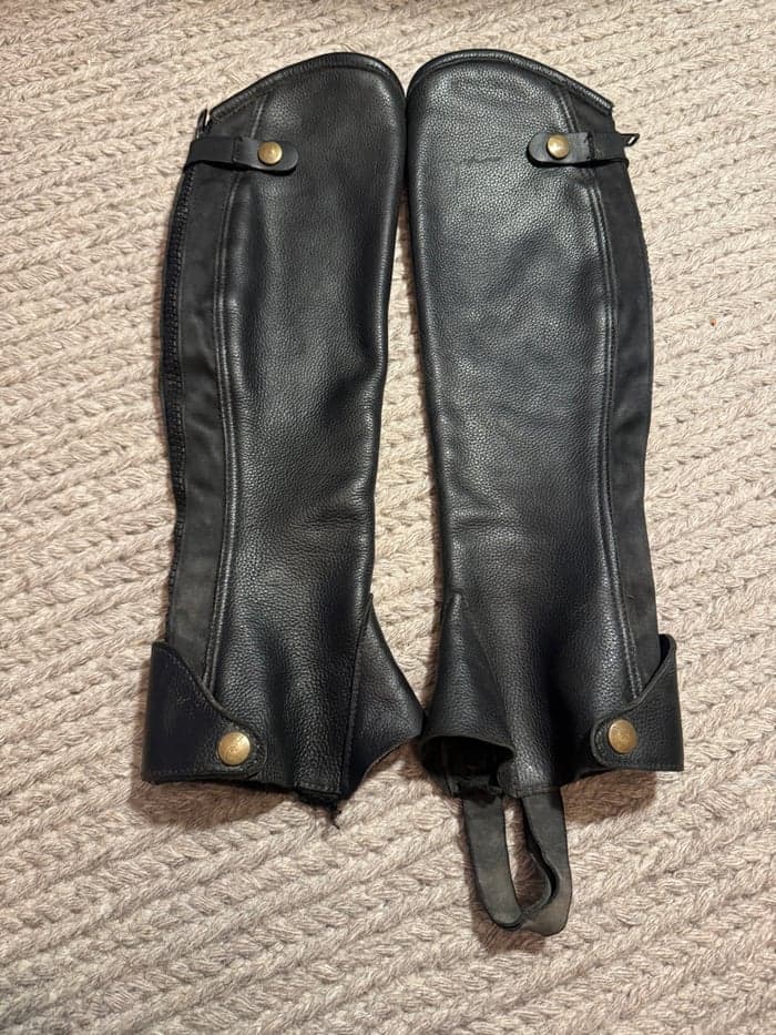 Media 1 av Dy’on chaps – ca 60 cm höga xs 