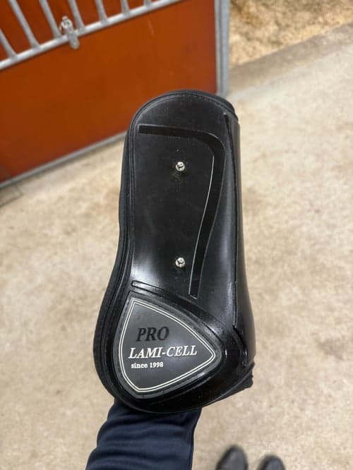 Image of Svarta fram-benskydd från Lami-Cell i storlek L 