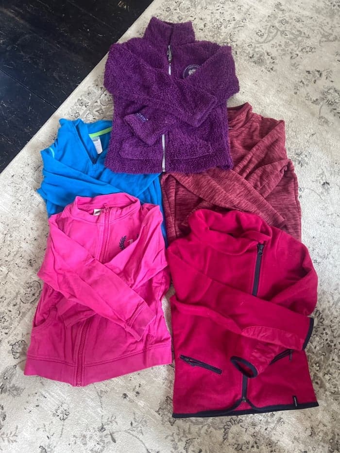 Media 1 av Blandade fleecetröjor i storlek 128