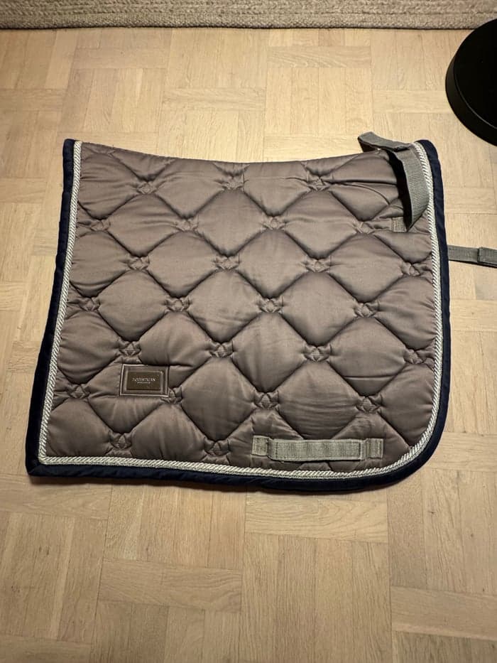 Media 5 of Grått dressyrshabrak från Equestrian Stockholm 