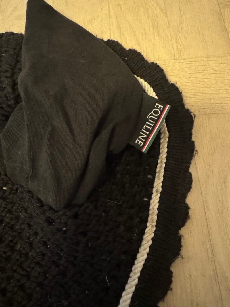 Bild 3 av Svart huva från Equiline