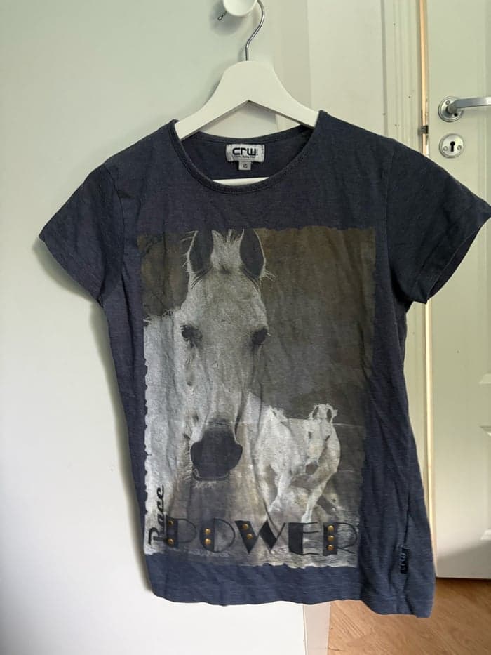 Media 1 of Blå t-shirt från CRW