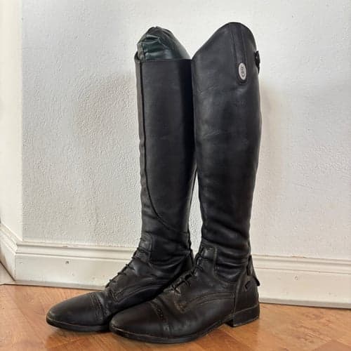 Bild av Svarta ridstövlar från CRW