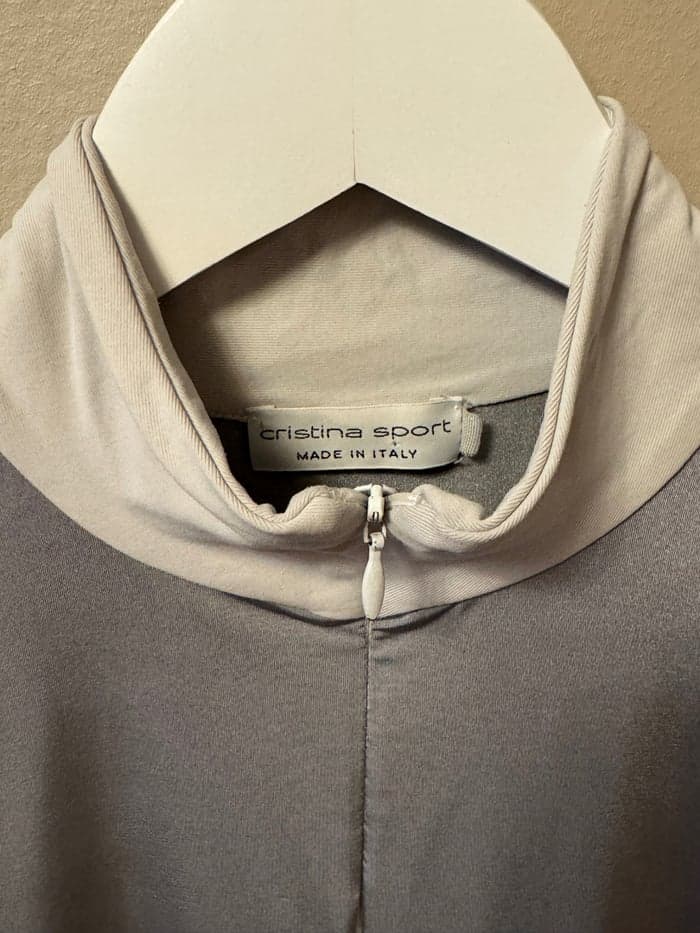 Media 2 av Grå kortärmad tävlingströja med strass