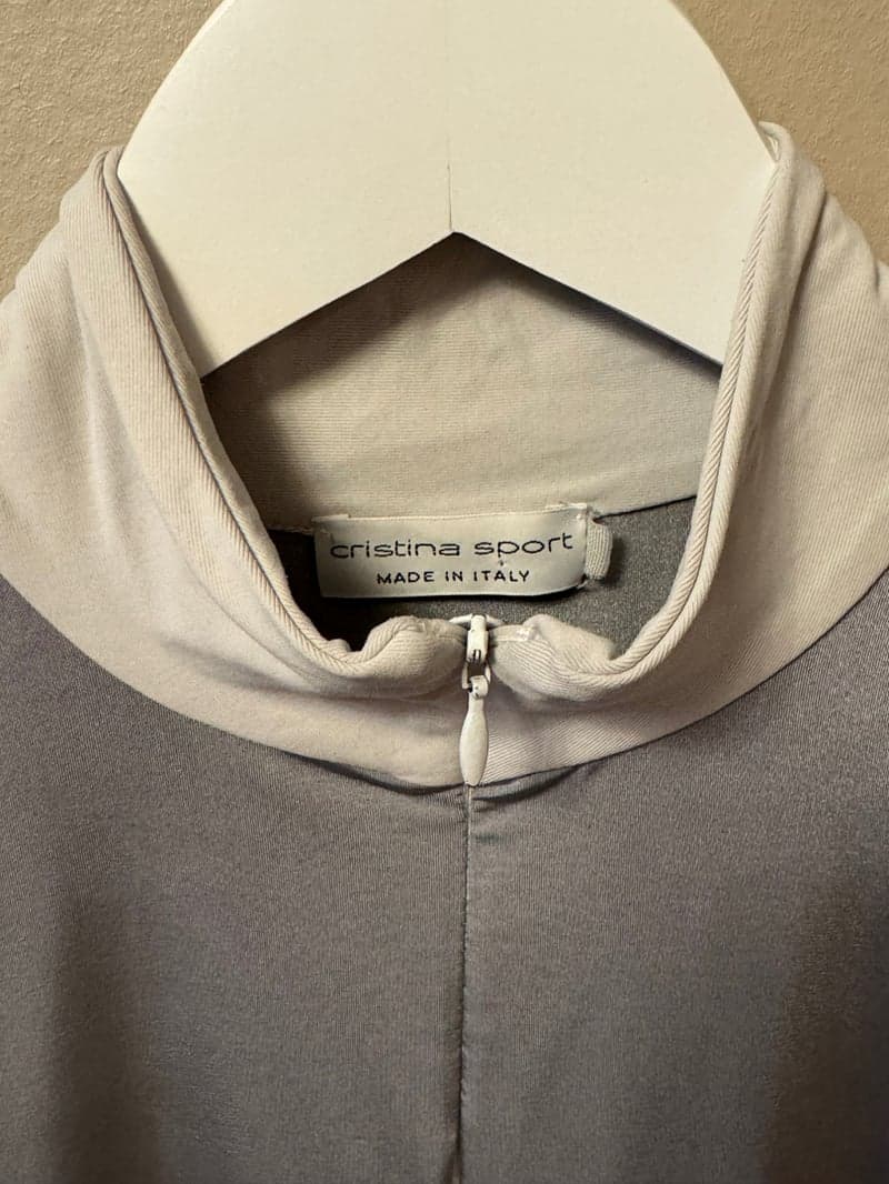 Bild 2 av Grå kortärmad tävlingströja med strass