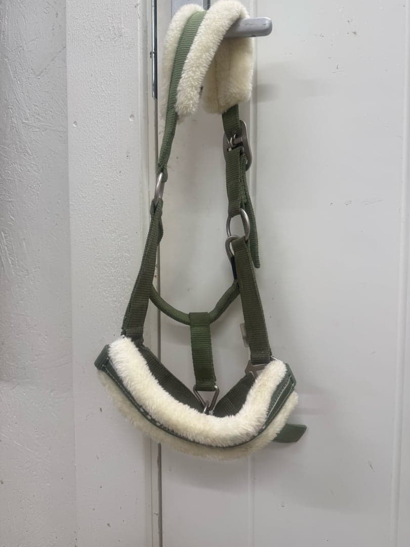 Bild 1 av Grön/vit fluffgrimma