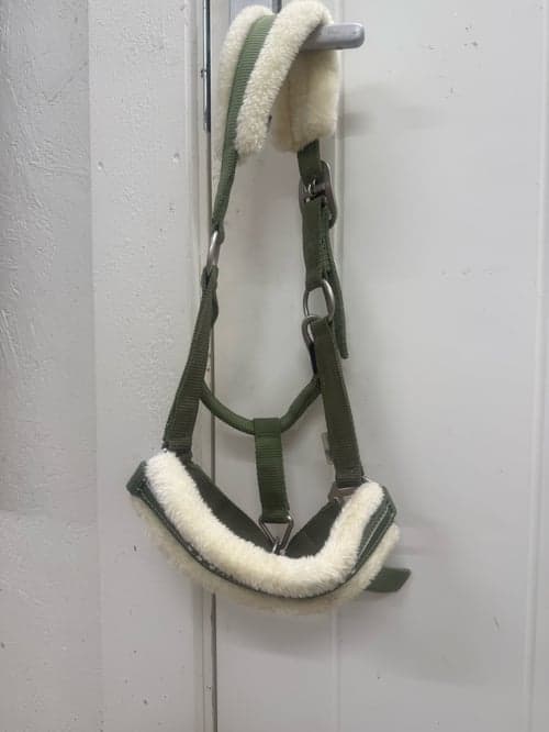 Image of Grön/vit fluffgrimma