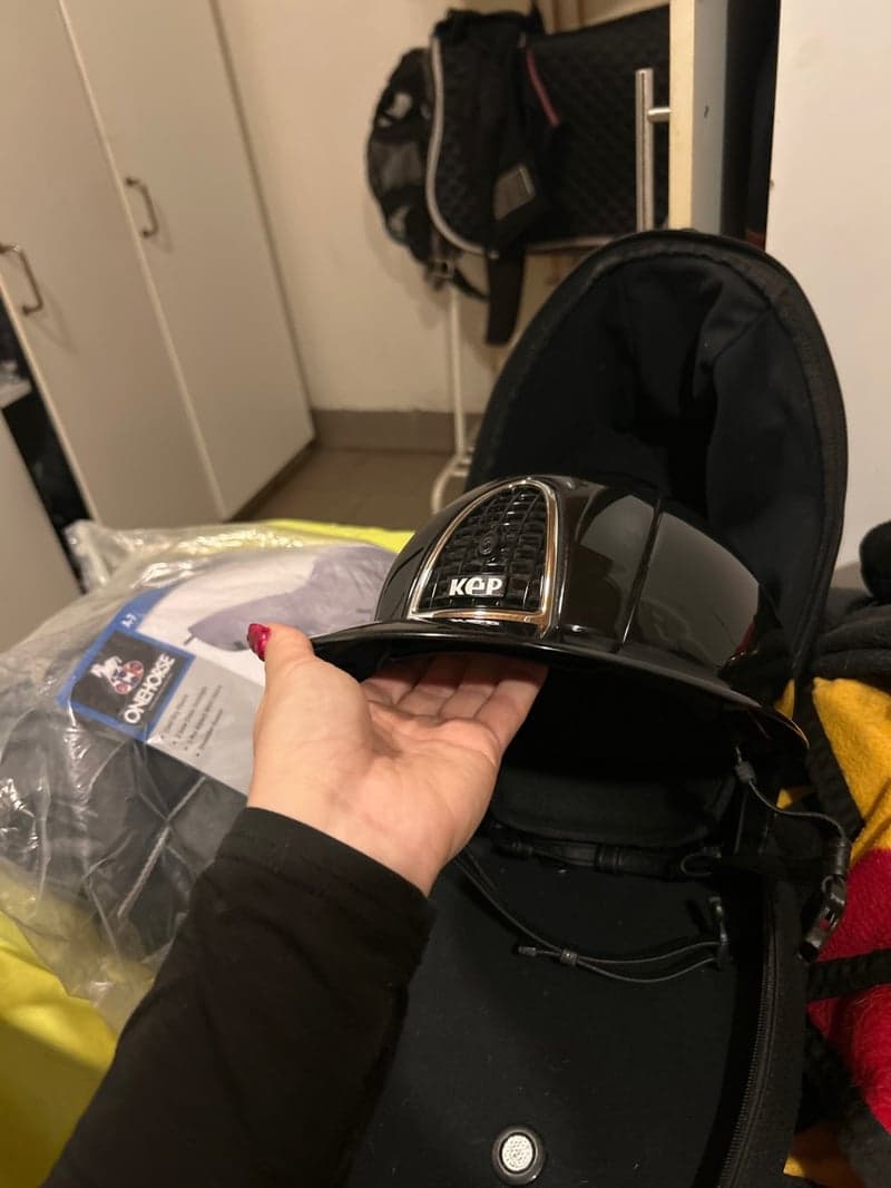 Bild 2 av Svart hjälm från KEP Italia