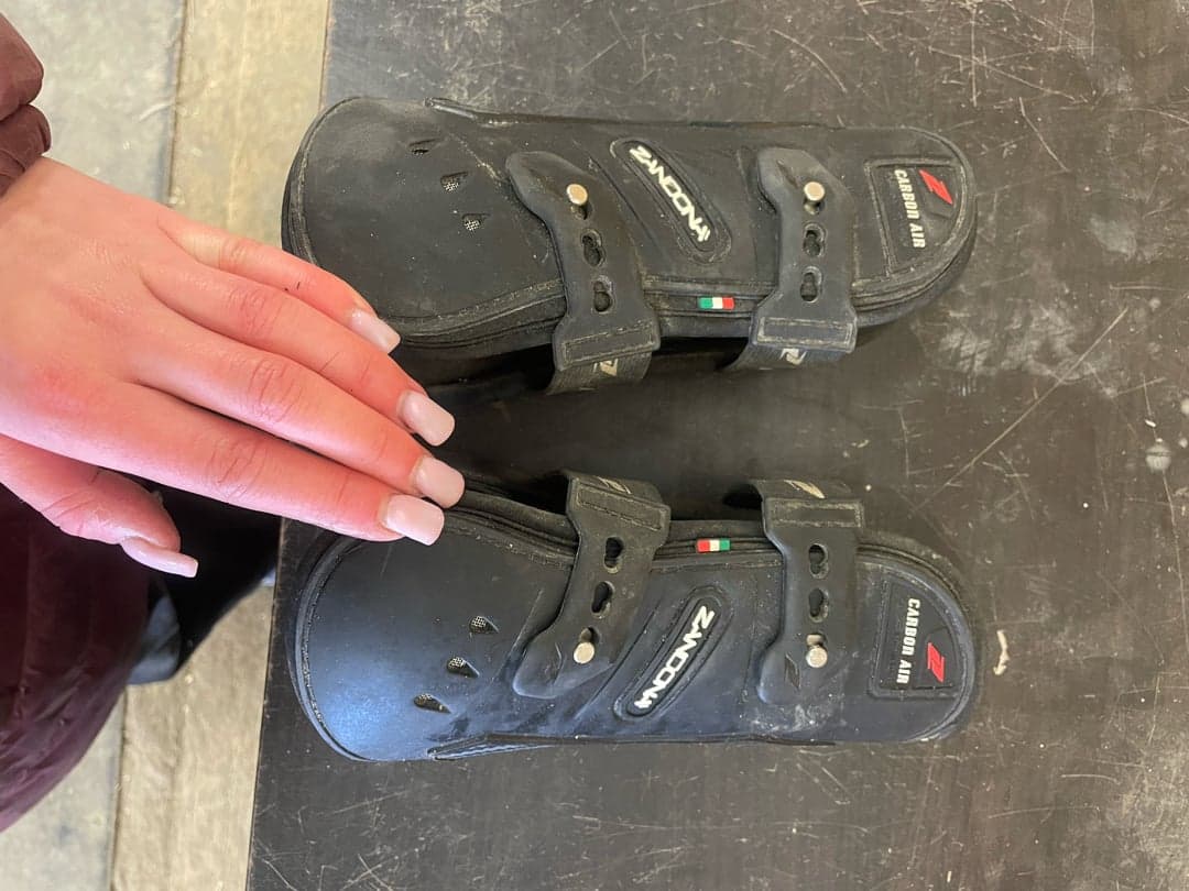 Bild 1 av Svarta benskydd från Zandona