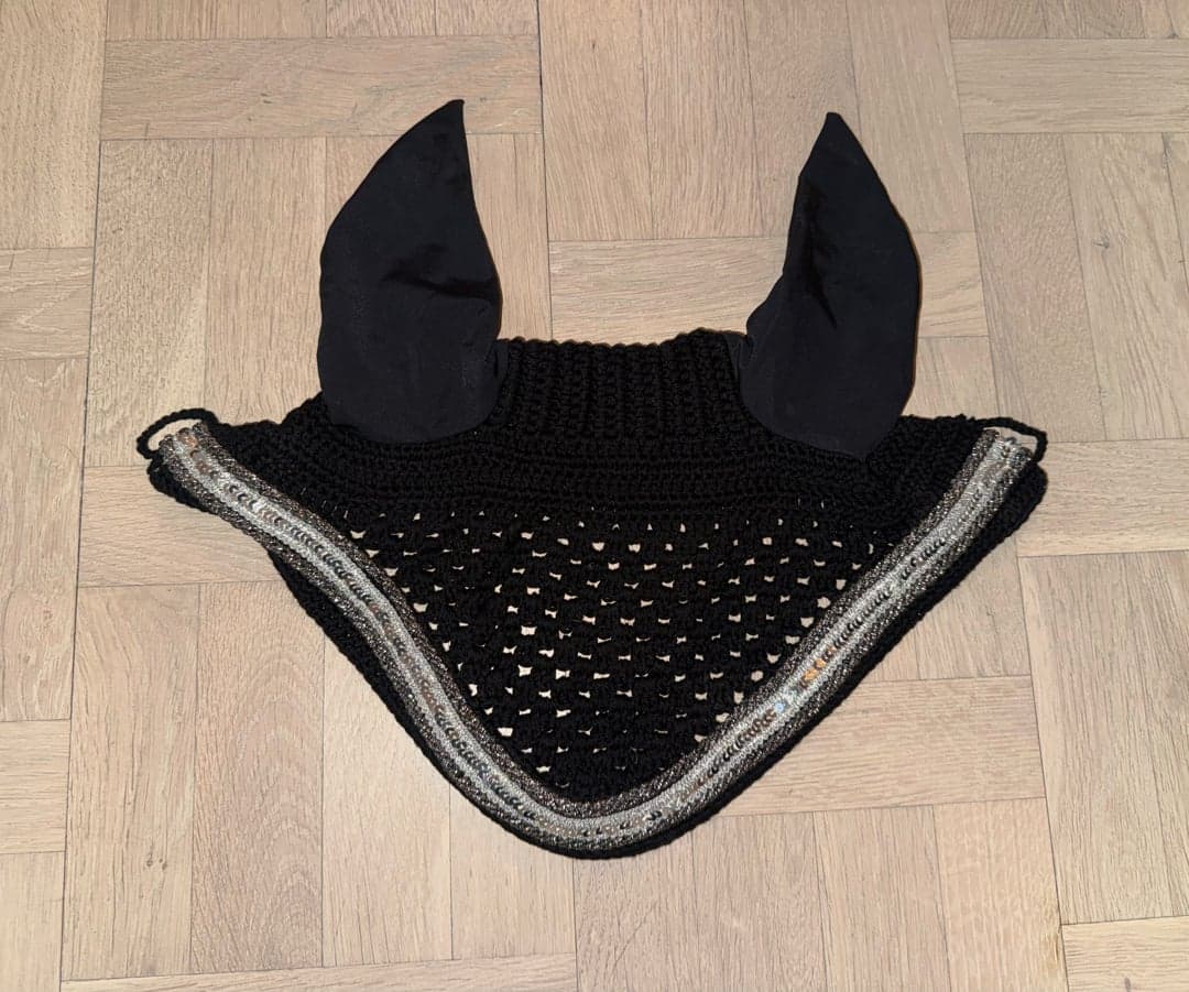 Bild 1 av Svart huva med paljetter 