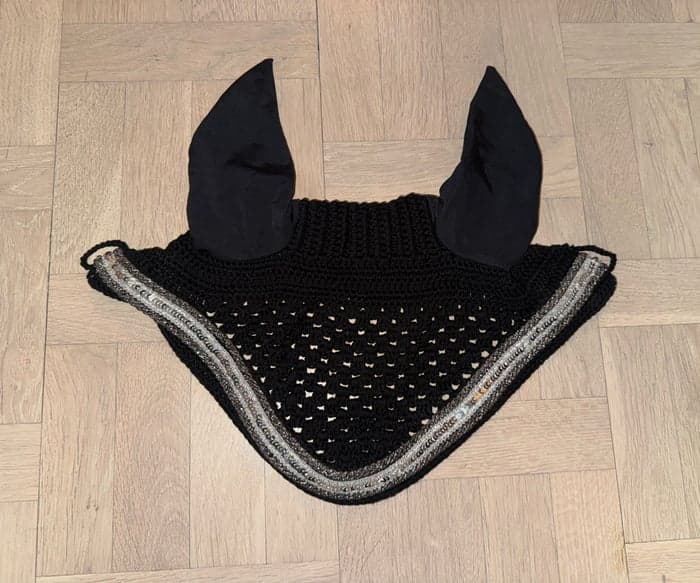 Media 1 av Svart huva med paljetter 