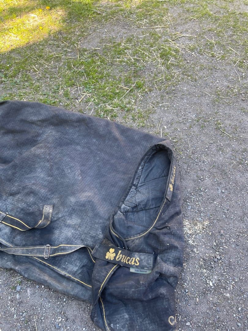 Bild 1 av Svart täcke från Bucas