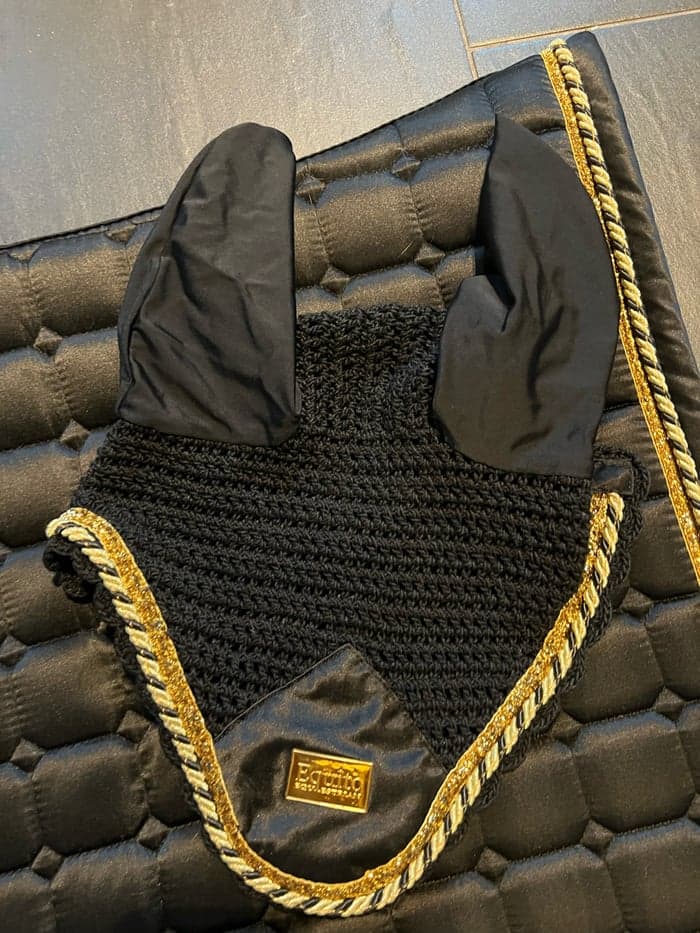 Media 2 av Svart schabrak med guld från Equito