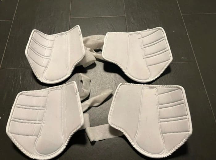 Media 2 av Vita benskydd från ARMA