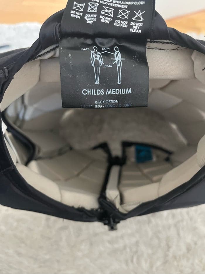 Media 2 av Svart ridväst från Racesafe