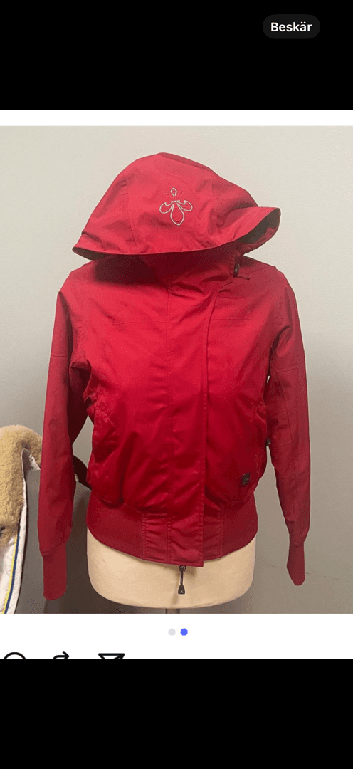 Image 1 of Röd jacka från Kyra K