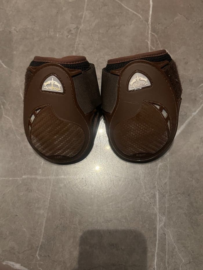 Media 3 av Bruna young jump Veredus benskydd