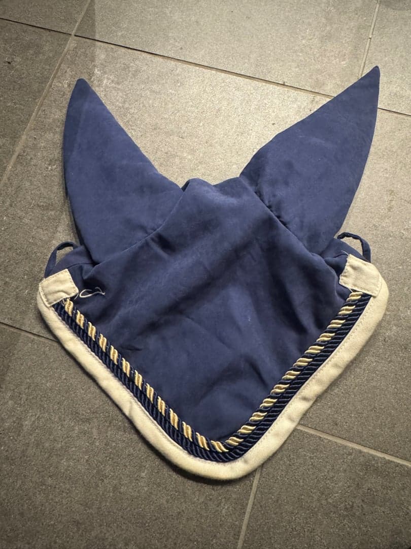 Bild 1 av Blå tävlingshuva ponny