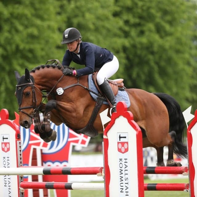 Bild 2 av Träning för hoppryttaren Rebecca Milton