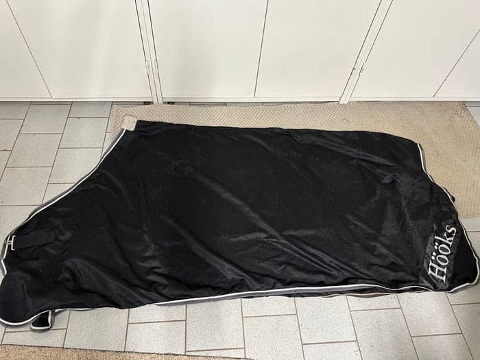 Media 2 av Svart svettäcke från Hööks