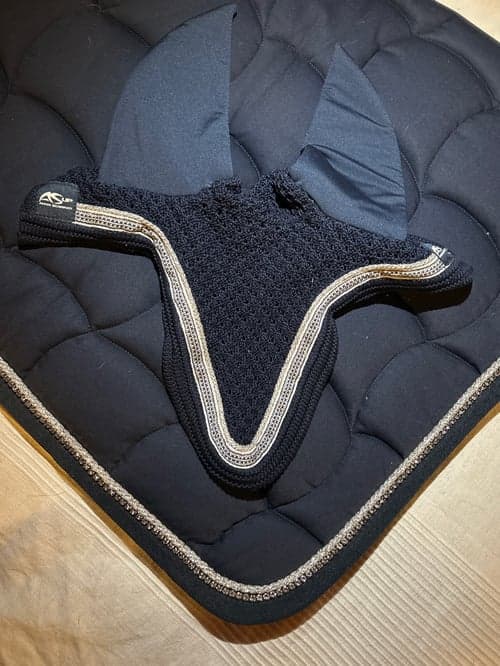 Bild av Mörkblått anna scarpati dressyr schabrak