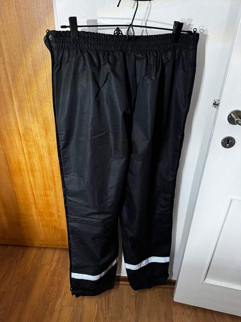 Bild 1 av Svarta byxor