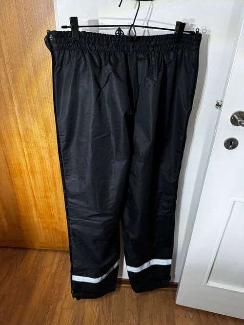 Bild av Svarta byxor