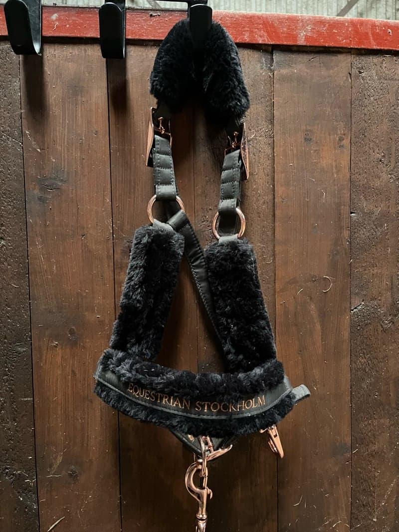 Bild 2 av Svart fluff grimma från Equestrian Stockholm