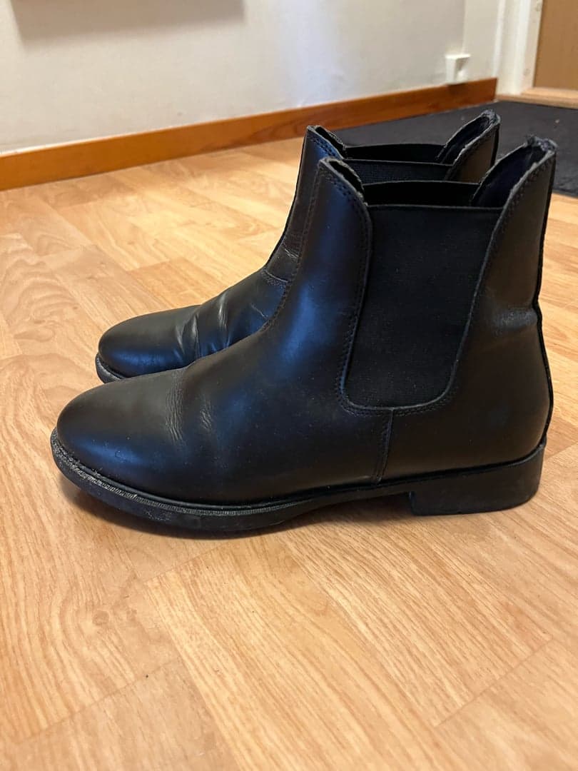 Bild 1 av Svarta ridstövlar