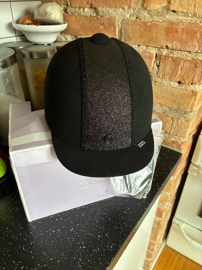 Bild 1 av Ny Svart hjälm från Imperial Riding