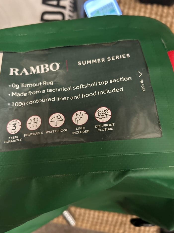Media 5 of Burgundy täcke från Horseware Rambo