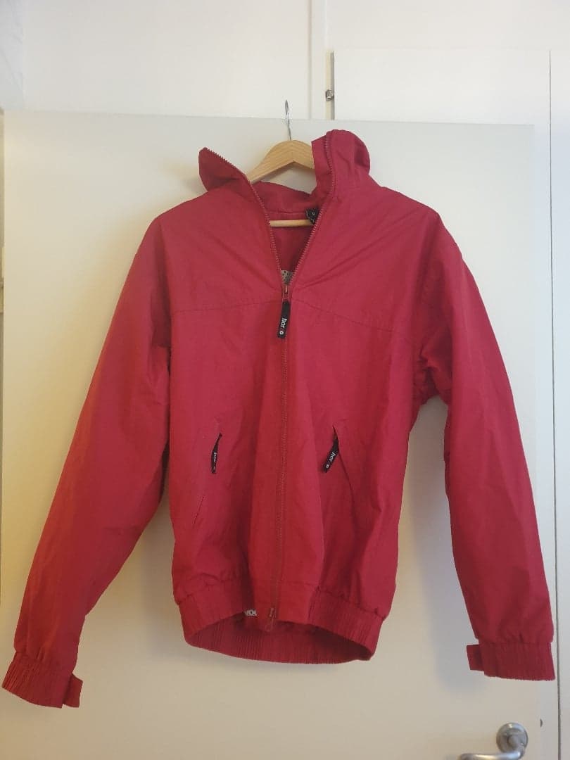 Bild 1 av Red Jacket