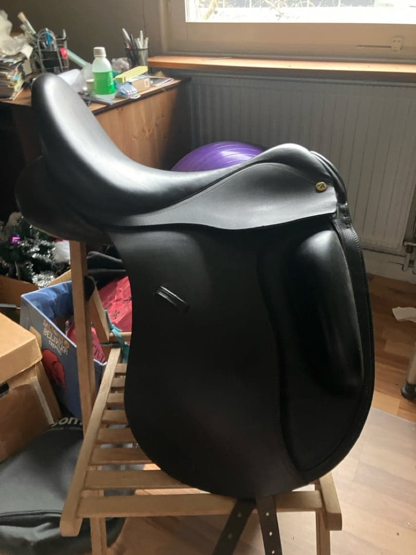 Bild 1 av Svart Anatomica Cygnus G3 dressyrsadel