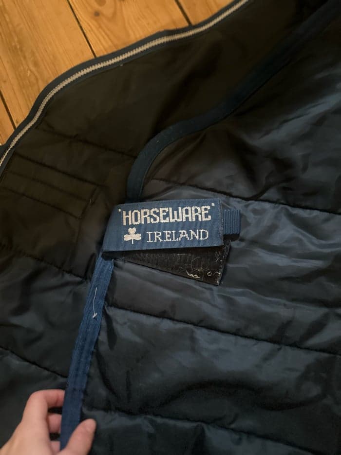 Media 2 of Mörkblått stalltäcke från Horseware