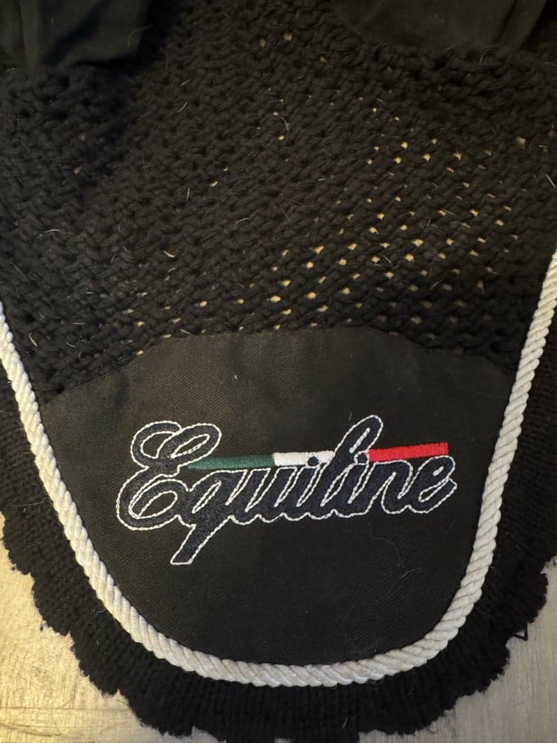 Bild 2 av Svart huva från Equiline