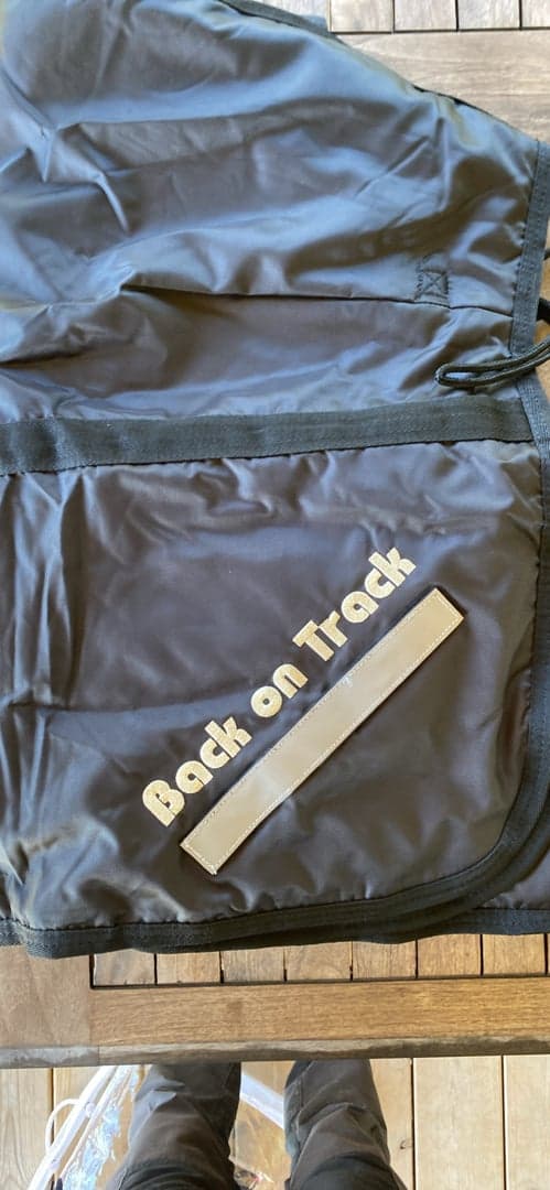 Media 3 av Svart skritttäcke från Back on Track 