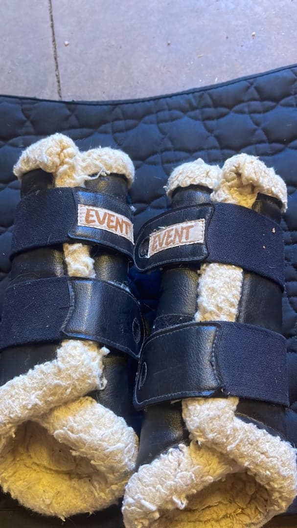 Bild 1 av Svarta benskydd från EVENT