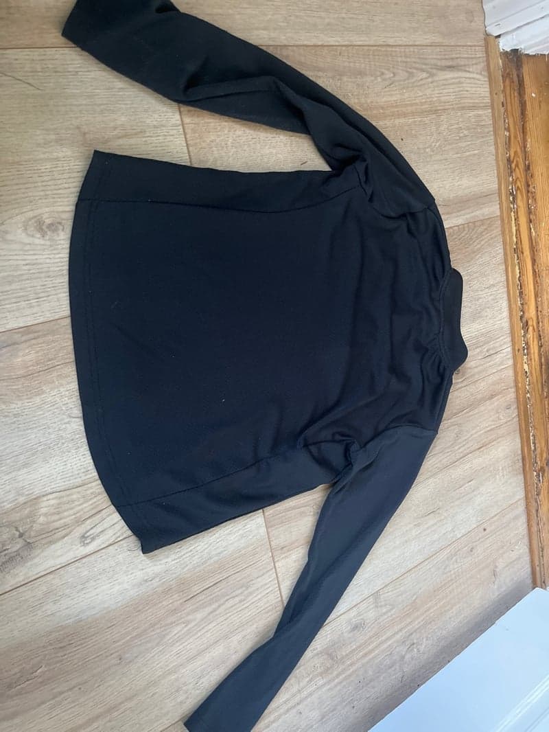 Image 3 of Svart långärmad tröja