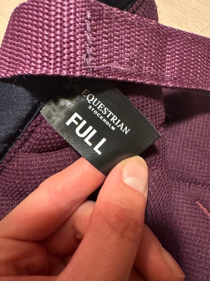 Media 4 av Vinrött dressyrschabrak från Equestrian Stockholm