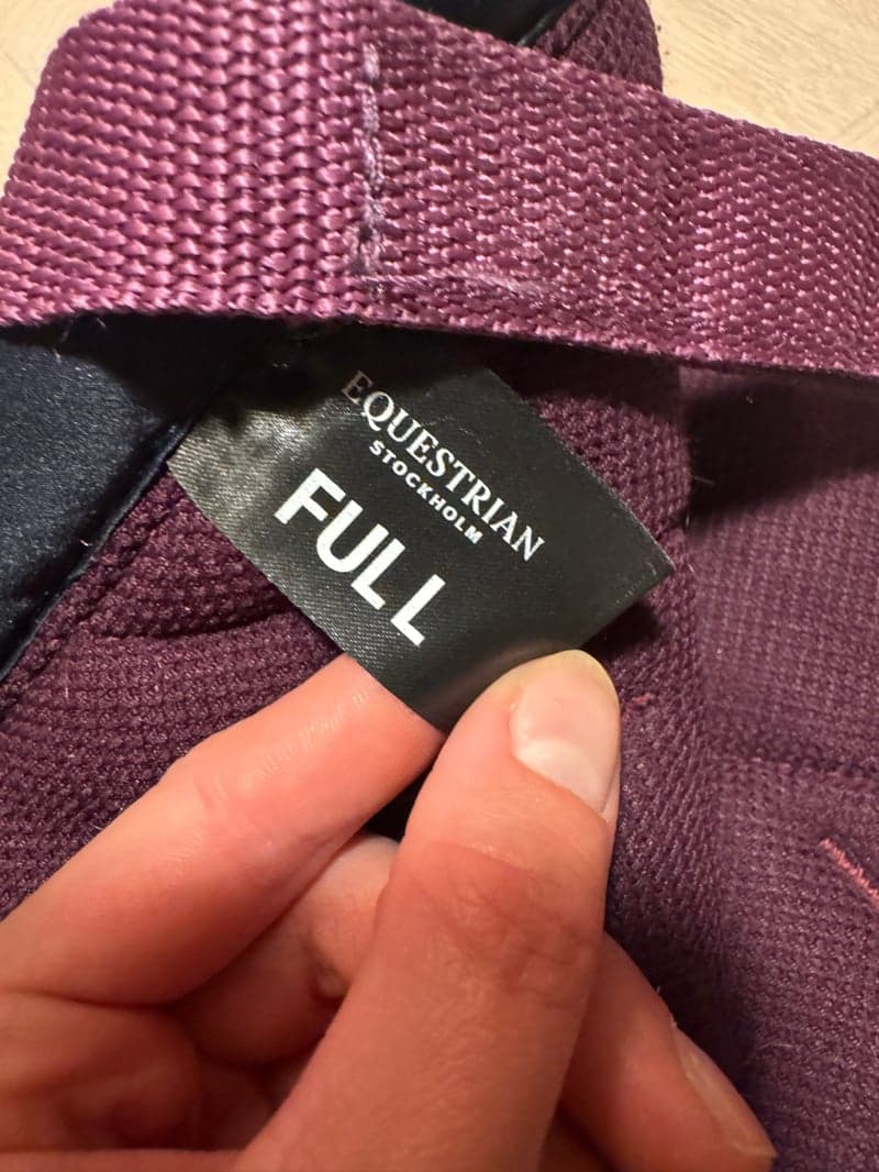 Bild 4 av Vinrött dressyrschabrak från Equestrian Stockholm