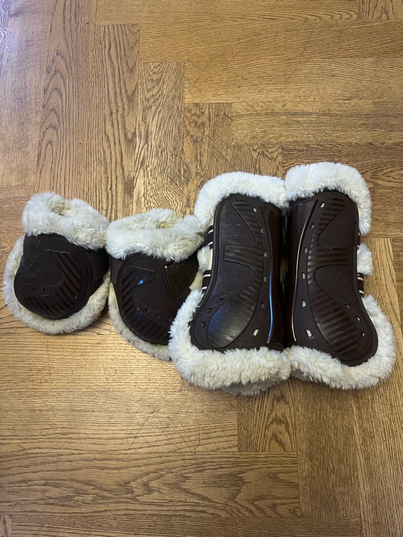 Bild 1 av Bruna benskydd med fluff