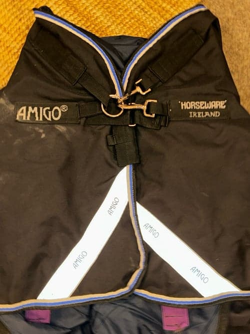 Image of Svart vintertäcke med hals från Horseware Amigo