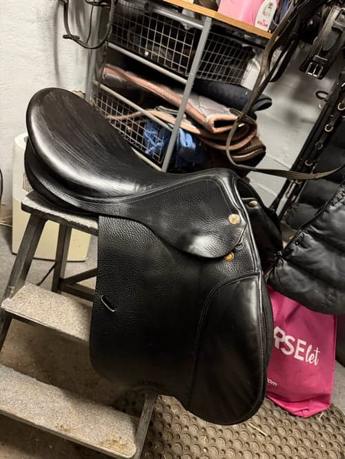 Bild av Svart hoppsadel