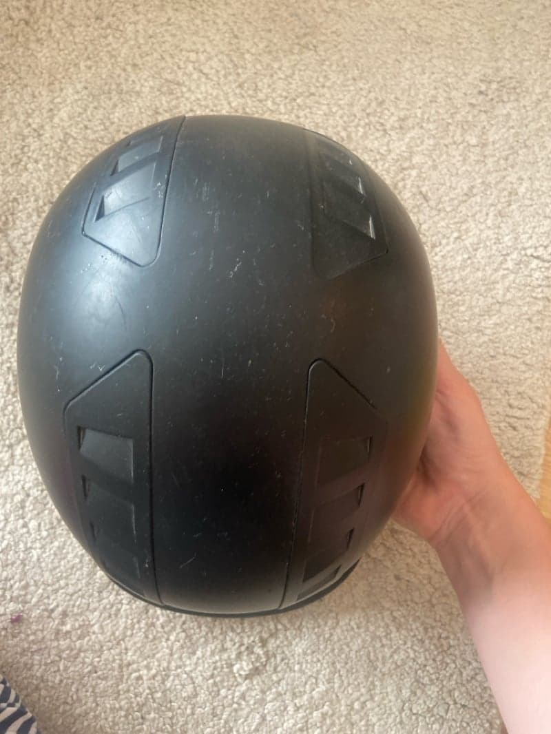 Bild 2 av Svart ridhjälm